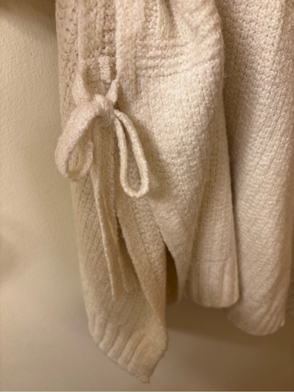 UGG $130 • 36” PTP • 2019 Cream Cable-Knit Poncho Sweater•  new with tags - Picture 7 of 10